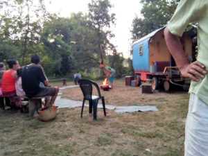 vernet d'ariège; l'homme qui plantait des arbres. roulott'spectacles. théâtre de la terre