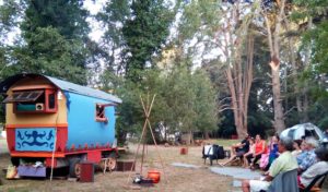 vernet d'ariège; l'homme qui plantait des arbres. roulott'spectacles. théâtre de la terre