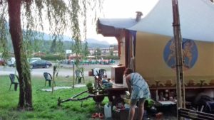 fougax; theatre de la terre; l'homme qui plantait des arbres; sylvie Koutsikides et franck plantey