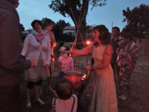 roulott'spectacles. théâtre de la terre. Bâton de lune ; sylvie Koutsikidès