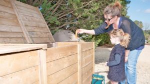 roulotte spectacles 2020 compagnie théâtre de la terre Ariège au camping la cigalière