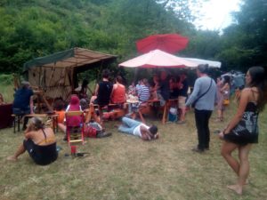 roulotte spectacles archipel; compagnie théâtre de la terre Ariège