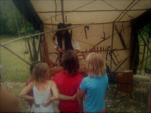 roulotte spectacles archipel; compagnie théâtre de la terre Ariège