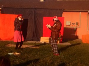 roulotte spectacles archipel; compagnie théâtre de la terre Ariège