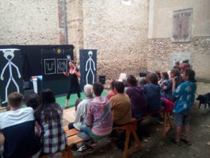 roulotte spectacles archipel; compagnie théâtre de la terre Ariège