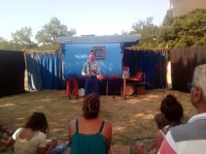 roulotte spectacles archipel; compagnie théâtre de la terre Ariège