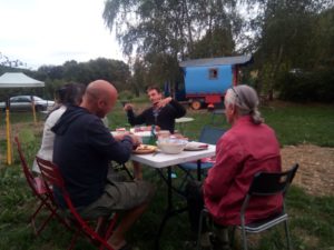 roulotte spectacles archipel; compagnie théâtre de la terre Ariège