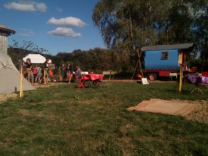 roulotte spectacles archipel; compagnie théâtre de la terre Ariège
