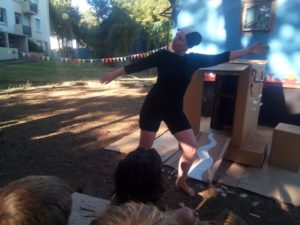 roulotte spectacles archipel; compagnie théâtre de la terre Ariège