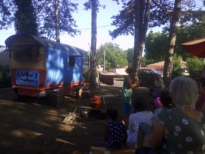 roulotte spectacles archipel; compagnie théâtre de la terre Ariège