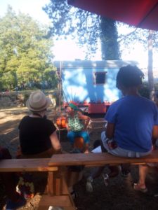 roulotte spectacles archipel; compagnie théâtre de la terre Ariège