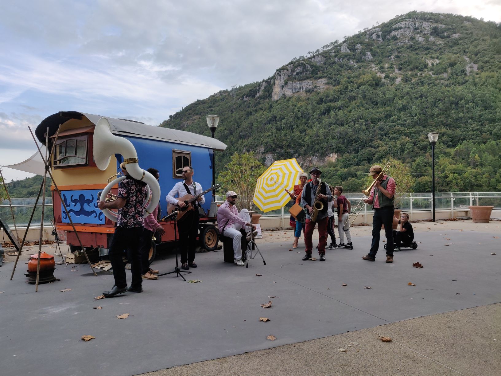 roulotte spectacles 2020 compagnie théâtre de la terre Ariège
