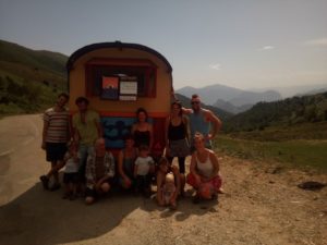 roulotte spectacles archipel; compagnie théâtre de la terre Ariège