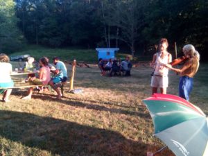 roulotte spectacles archipel; compagnie théâtre de la terre Ariège