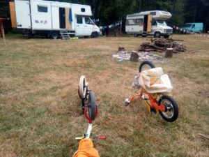 roulotte spectacles archipel; compagnie théâtre de la terre Ariège