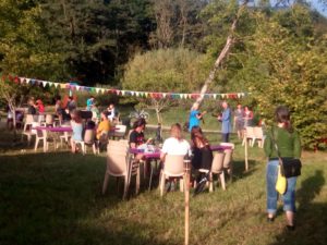 roulotte speclacles archipel; compagnie théâtre de la terre ariege