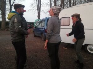 Lescar- roulott'spectacles : entre 2 mondes -compagnie theatre de la terre