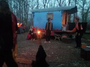 Lescar- roulott'spectacles : entre 2 mondes -compagnie theatre de la terre