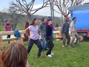 Anoye- roulottspectacles et caravane du temps- cie théâtre de la terre-