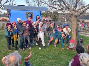 Anoye- roulottspectacles et caravane du temps- cie théâtre de la terre-