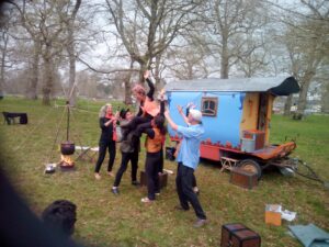 moumour- roulott'spectacles- entre2mondes - compagnie théâtre de la terre - ariège