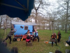 moumour- roulott'spectacles- entre2mondes - compagnie théâtre de la terre - ariège