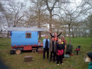 moumour- roulott'spectacles- entre2mondes - compagnie théâtre de la terre - ariège