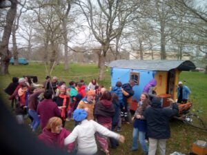 moumour- roulott'spectacles- entre2mondes - compagnie théâtre de la terre - ariège