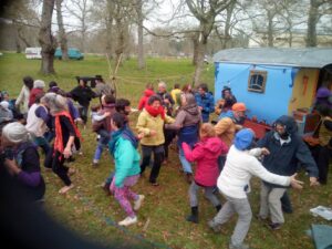 moumour- roulott'spectacles- entre2mondes - compagnie théâtre de la terre - ariège