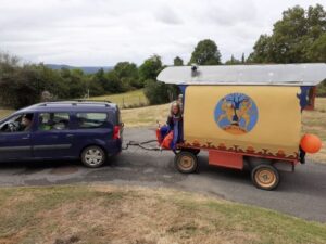 roulott'spectacles. Saint Lizier. cie théâtre de la terre. ariège
