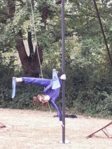 roulott'spectacles. Saint Lizier. cie théâtre de la terre. ariège