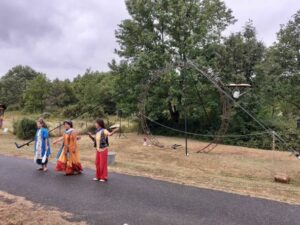 roulott'spectacles. Saint Lizier. cie théâtre de la terre. ariège