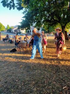 roulott'spectacles. Saint Lizier. cie théâtre de la terre. ariège