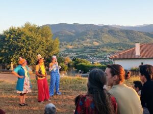 roulott'spectacles. Saint Lizier. cie théâtre de la terre. ariège