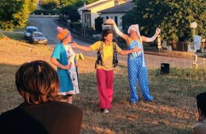 roulott'spectacles. Saint Lizier. cie théâtre de la terre. ariège