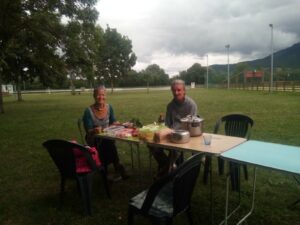 spectacle entre deux monde, à Puivert compagnie théâtre de la terre. Ariège