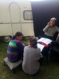 spectacle entre deux monde, à Puivert compagnie théâtre de la terre. Ariège