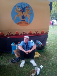 spectacle entre deux monde, à Puivert compagnie théâtre de la terre. Ariège