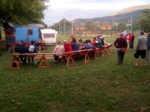 spectacle entre deux monde, à Puivert compagnie théâtre de la terre. Ariège