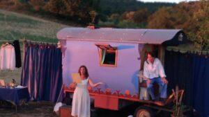 roulott'spectacles. compagnie theatre de la terre. Ariège. Montbel.