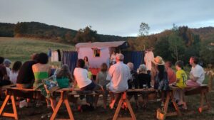 roulott'spectacles. compagnie theatre de la terre. Ariège. Montbel.