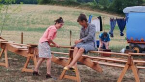 roulott'spectacles. compagnie theatre de la terre. Ariège. Montbel.