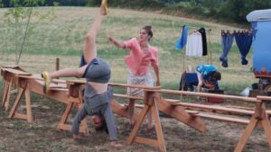 roulott'spectacles. compagnie theatre de la terre. Ariège. Montbel.