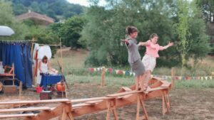 roulott'spectacles. compagnie theatre de la terre. Ariège. Montbel.
