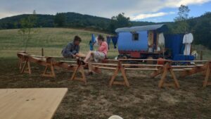 roulott'spectacles. compagnie theatre de la terre. Ariège. Montbel.