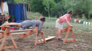 roulott'spectacles. compagnie theatre de la terre. Ariège. Montbel.