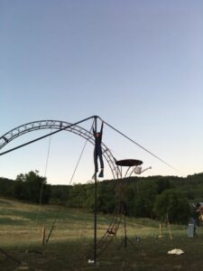 roulott'spectacles. compagnie theatre de la terre. Ariège. Montbel.