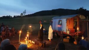 roulott'spectacles. compagnie theatre de la terre. Ariège. Montbel.