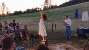 roulott'spectacles. compagnie theatre de la terre. Ariège. Montbel.