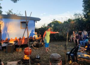 roulott'spectacles ; compagnier théâtre de la terre. Artiège. Montbel